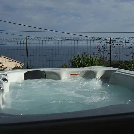 Maison Maria: Beachside With Private Pool And Jacuzzi Holiday home Santa-Maria-di-Lota