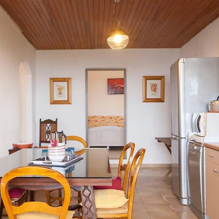 Holiday home Maison Maria: Beachside With Private Pool And Jacuzzi Santa-Maria-di-Lota